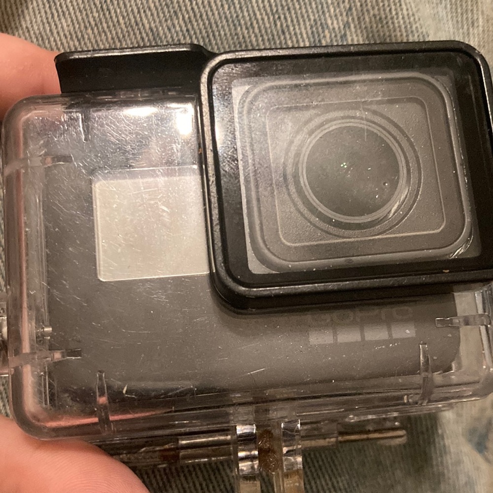 GoPro hero 5 like brand-new. Giving it to you housing included.:)